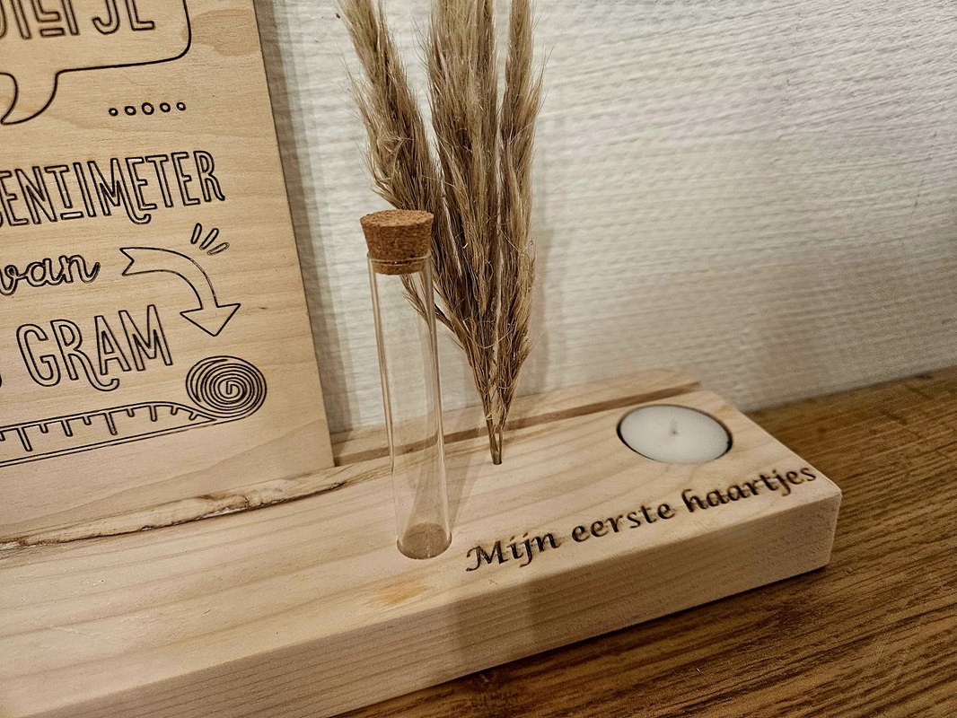 Geboorte bord, eerste haartjes - Afbeelding 3