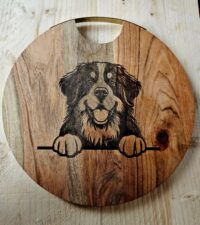 Borrelplank met gravering.